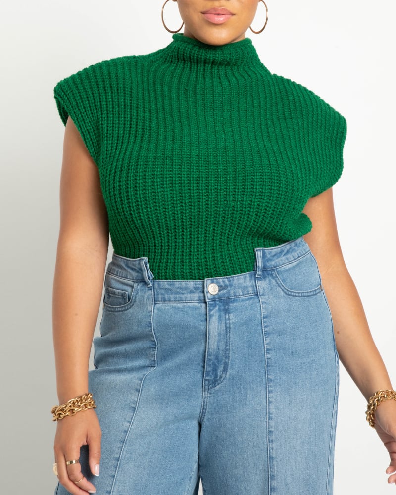 Front of a model wearing a size 14/16 Luna Strong Shoulder Turtleneck in Abundant Green by ELOQUII. | dia_product_style_image_id:241990